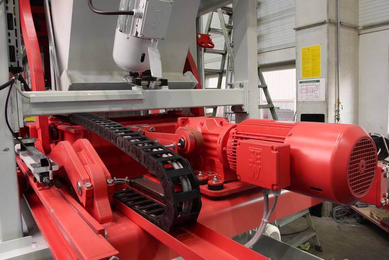 csm_hess-group-concrete-block-machine-rh-760-filler-box-drive_72c831aa2a